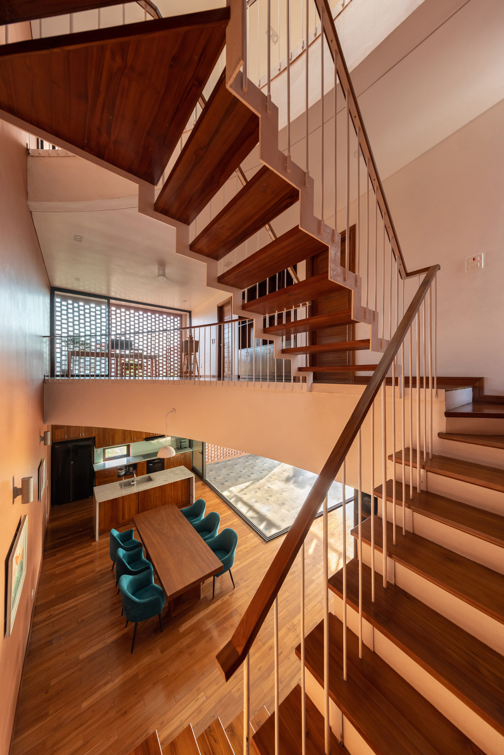 Creative Usage of Bricks & Earth / H&P Architects
