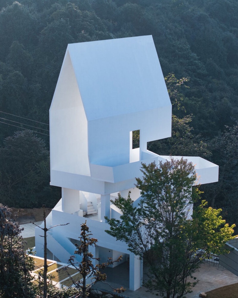 Галерея Dali Wuliangshan Flying Bird Art Gallery вид второй