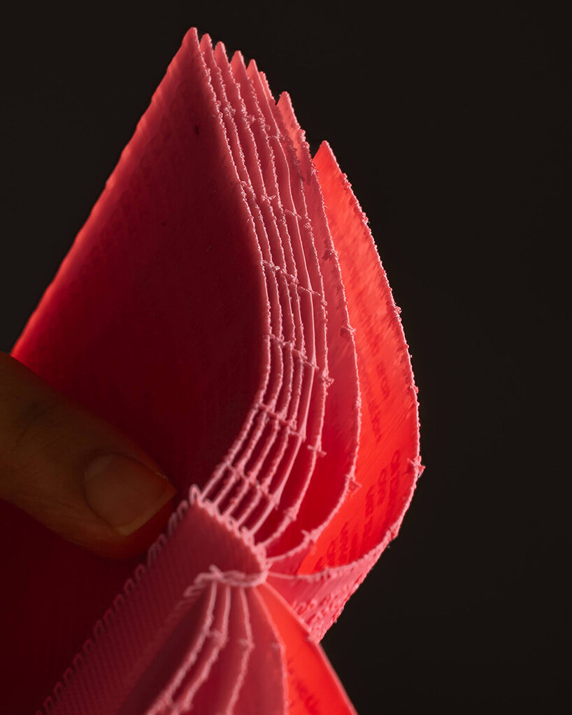 Manual: 3D-печатная книга, которая превращает G-code в рельефный текст