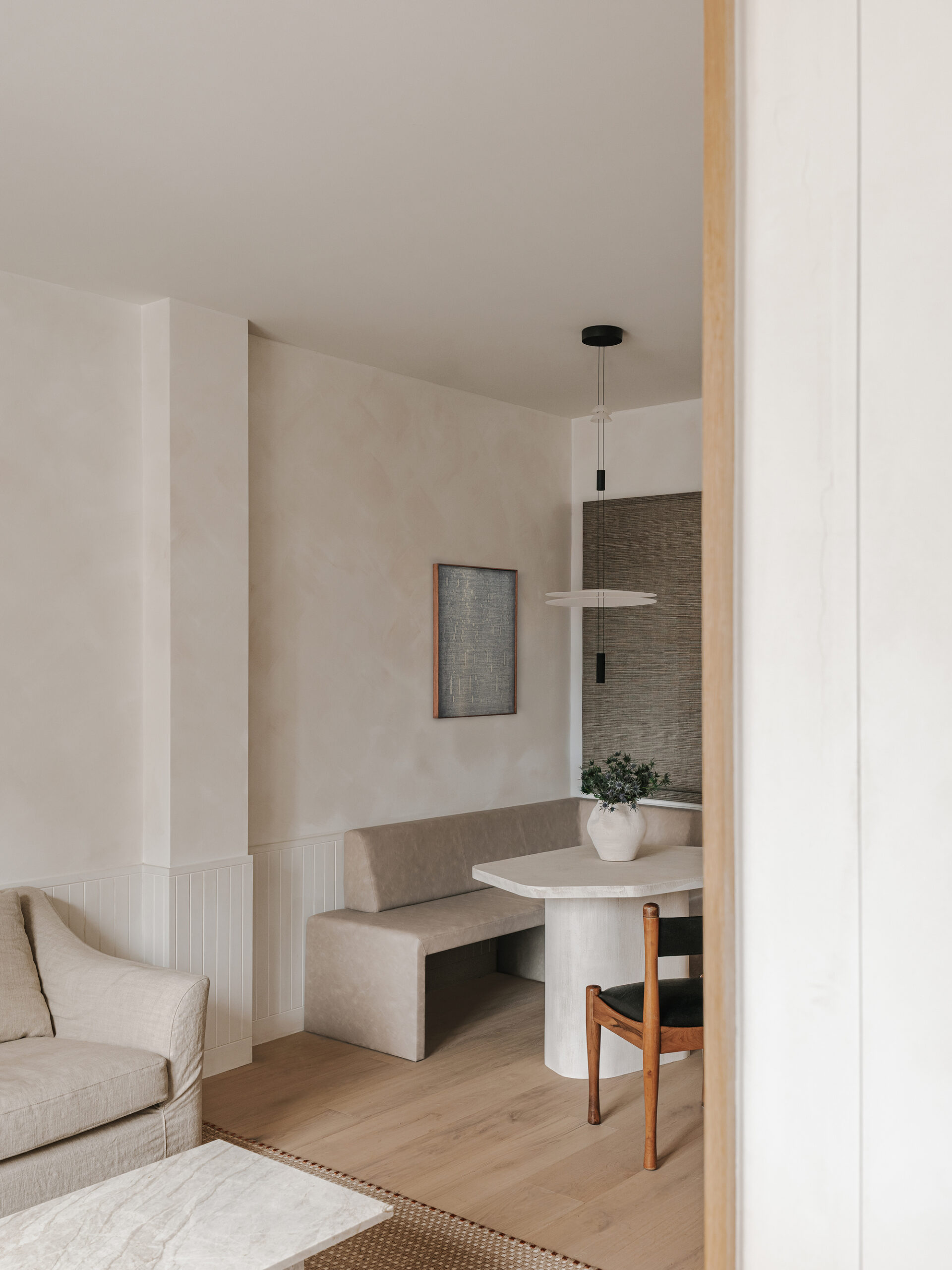 Diagonal Apartment / De la Villa Studio