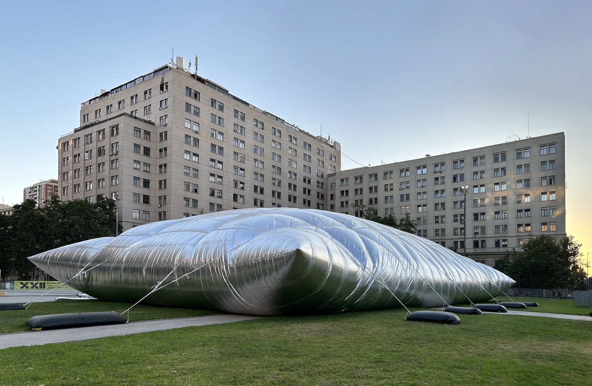 «Отвлечение» в архитектуре: разговор со Смильяном Радичем, лауреатом Pritzker Prize 2026