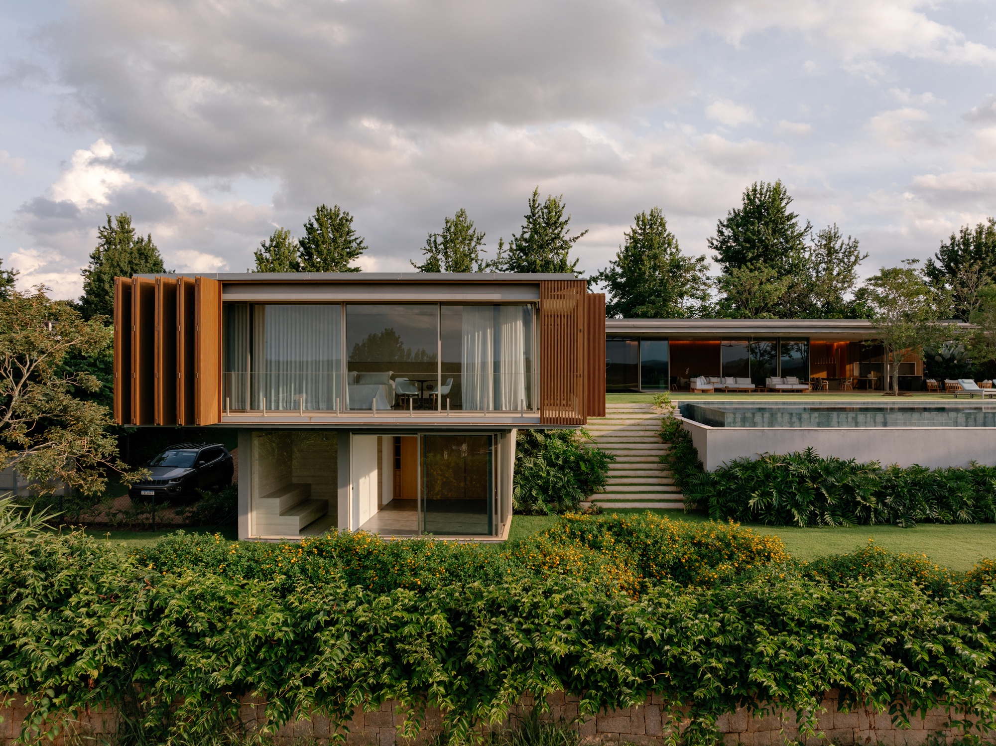 House of Sculpture / Sabella Arquitetura