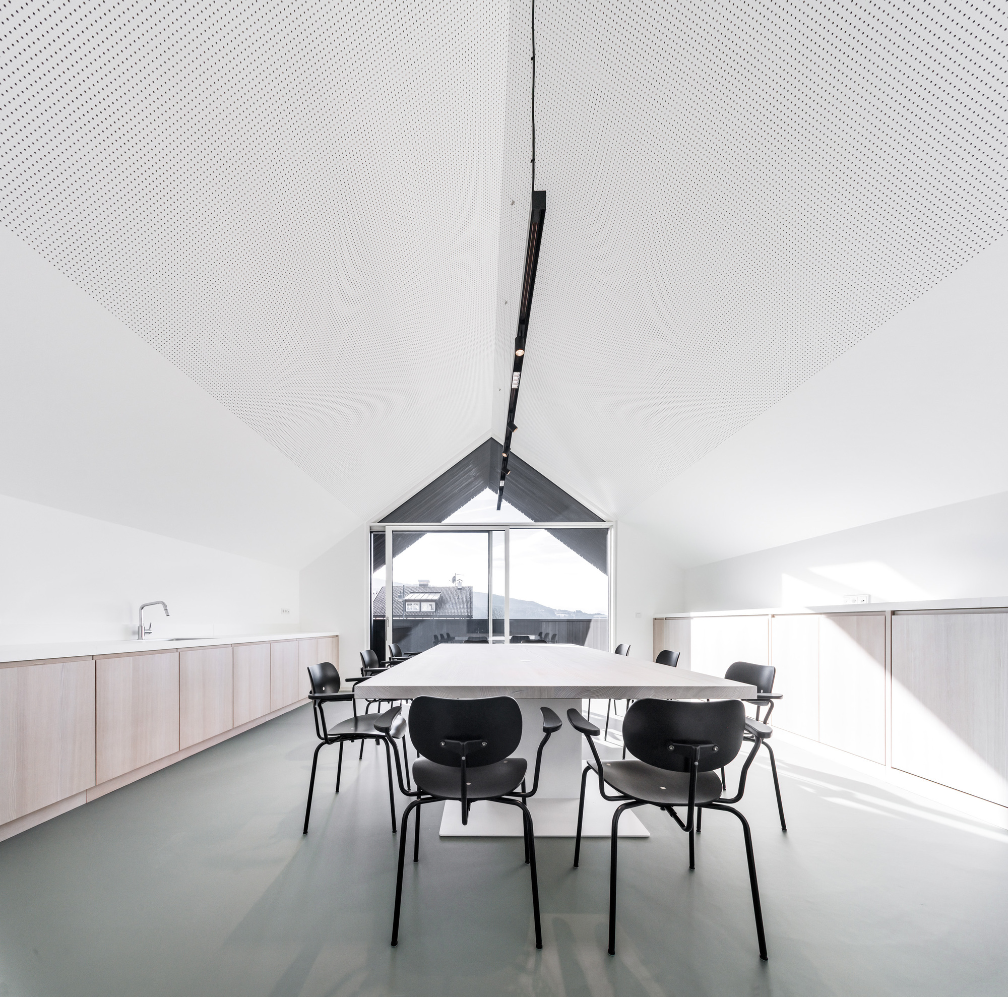 Лесничество в центре Нова-Поненте: проект Roland Baldi Architects, построенный из дерева