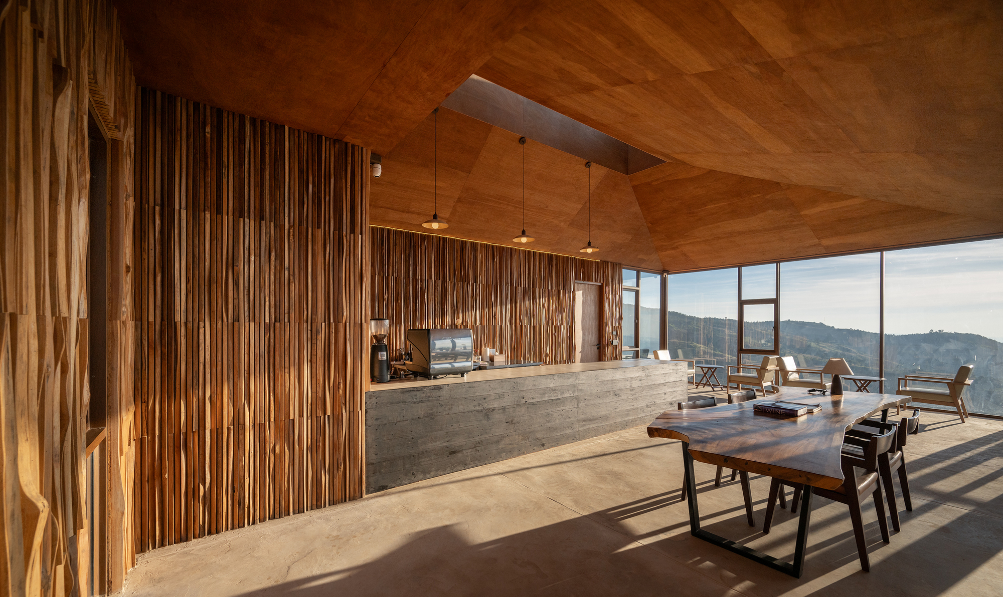 The Wood Cabin / S.O.S Architects