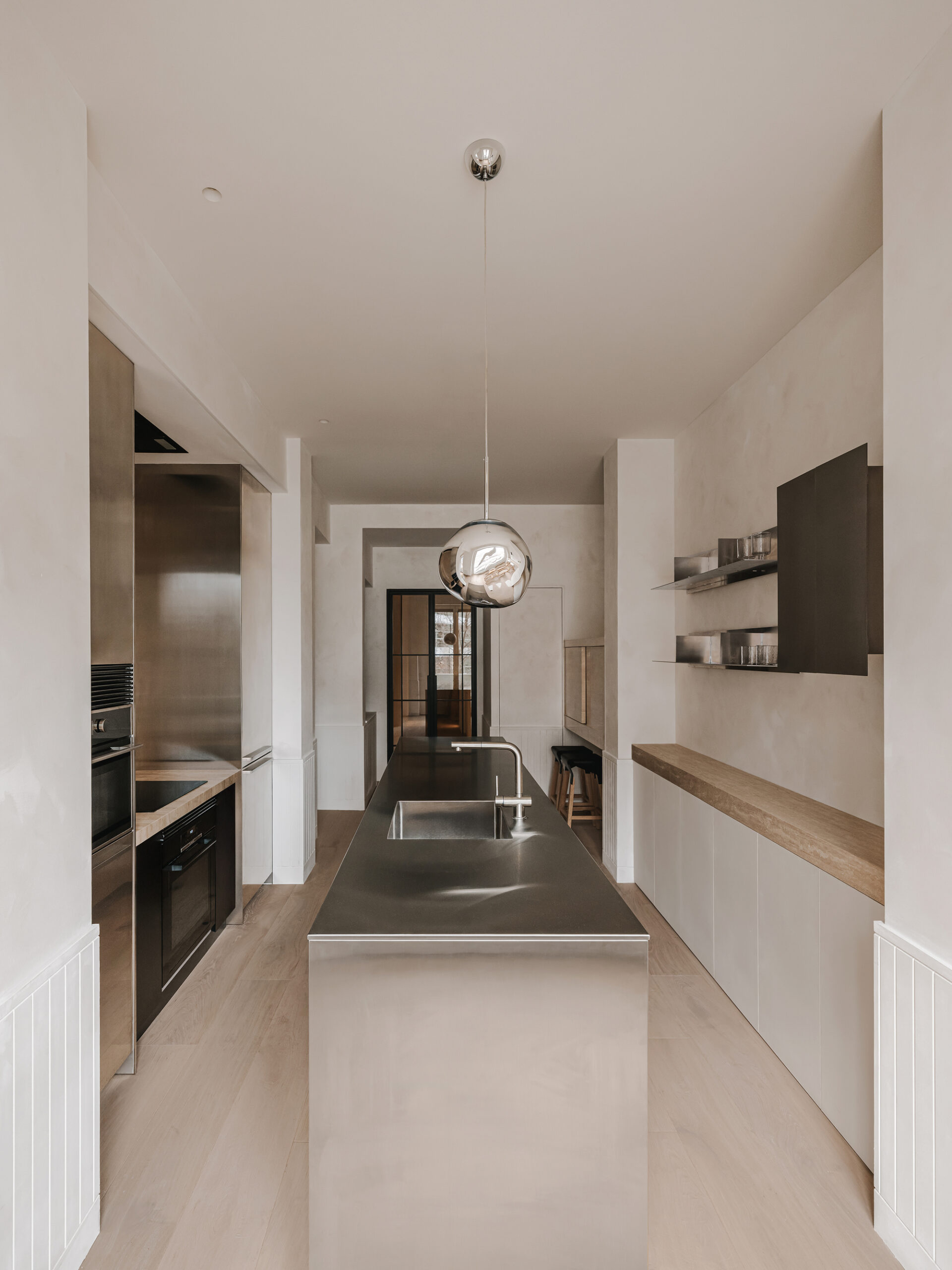 Diagonal Apartment / De la Villa Studio