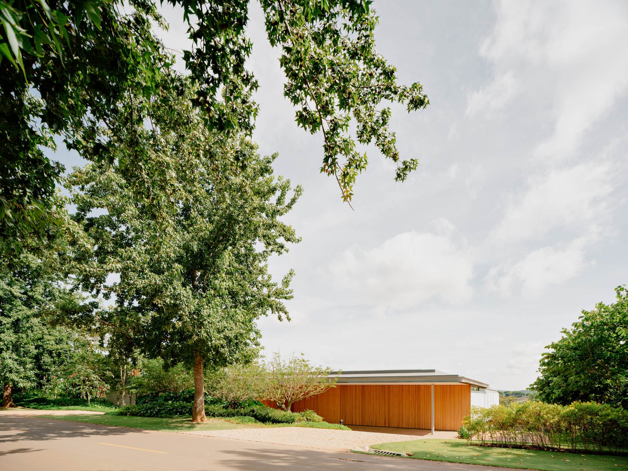 House of Sculpture / Sabella Arquitetura