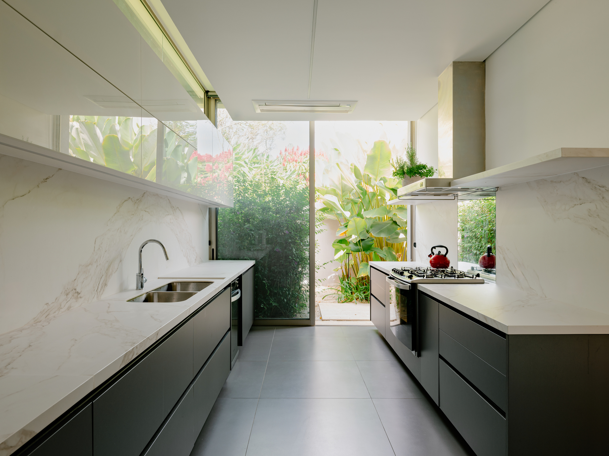 House of Sculpture / Sabella Arquitetura