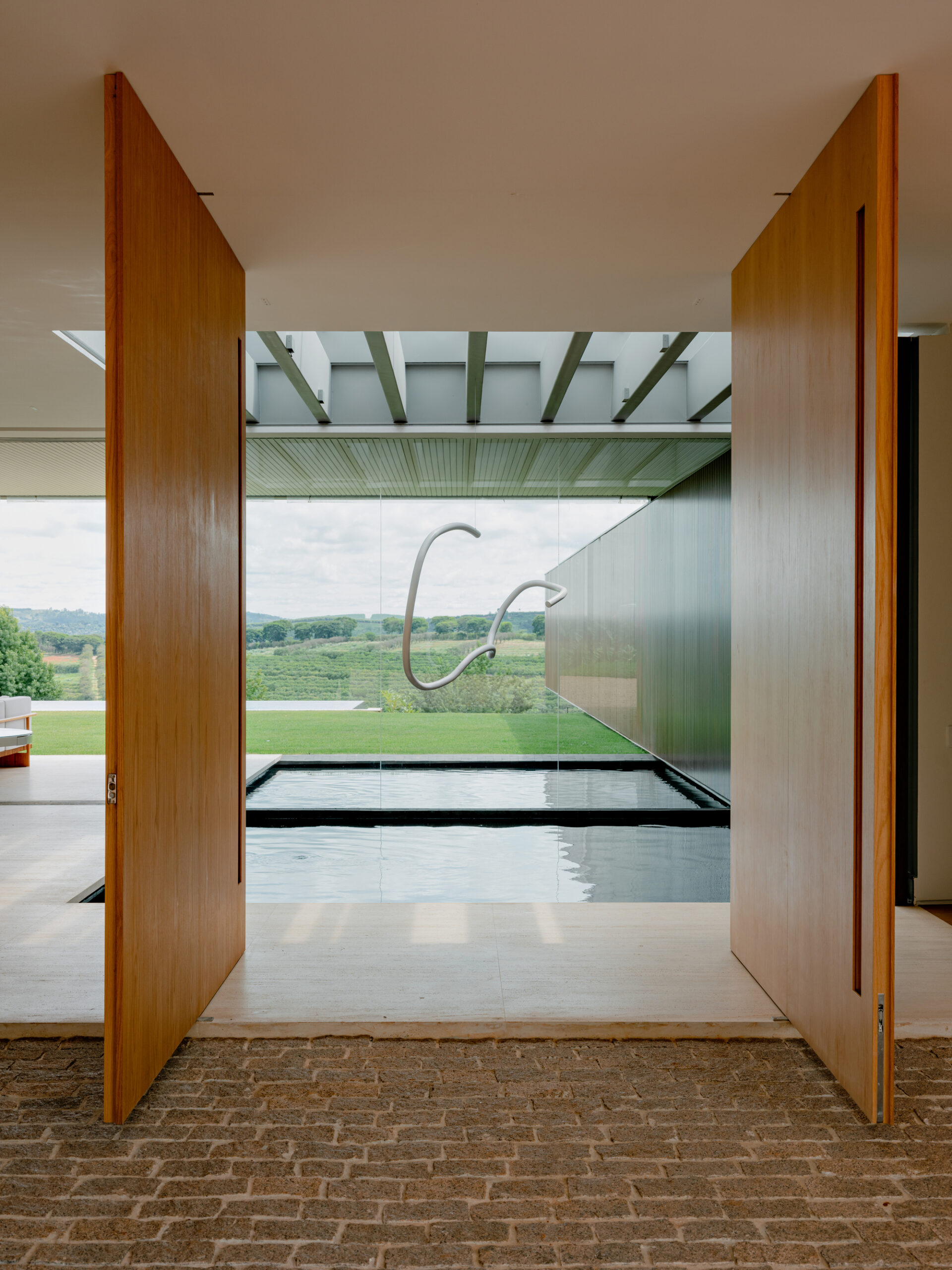House of Sculpture / Sabella Arquitetura