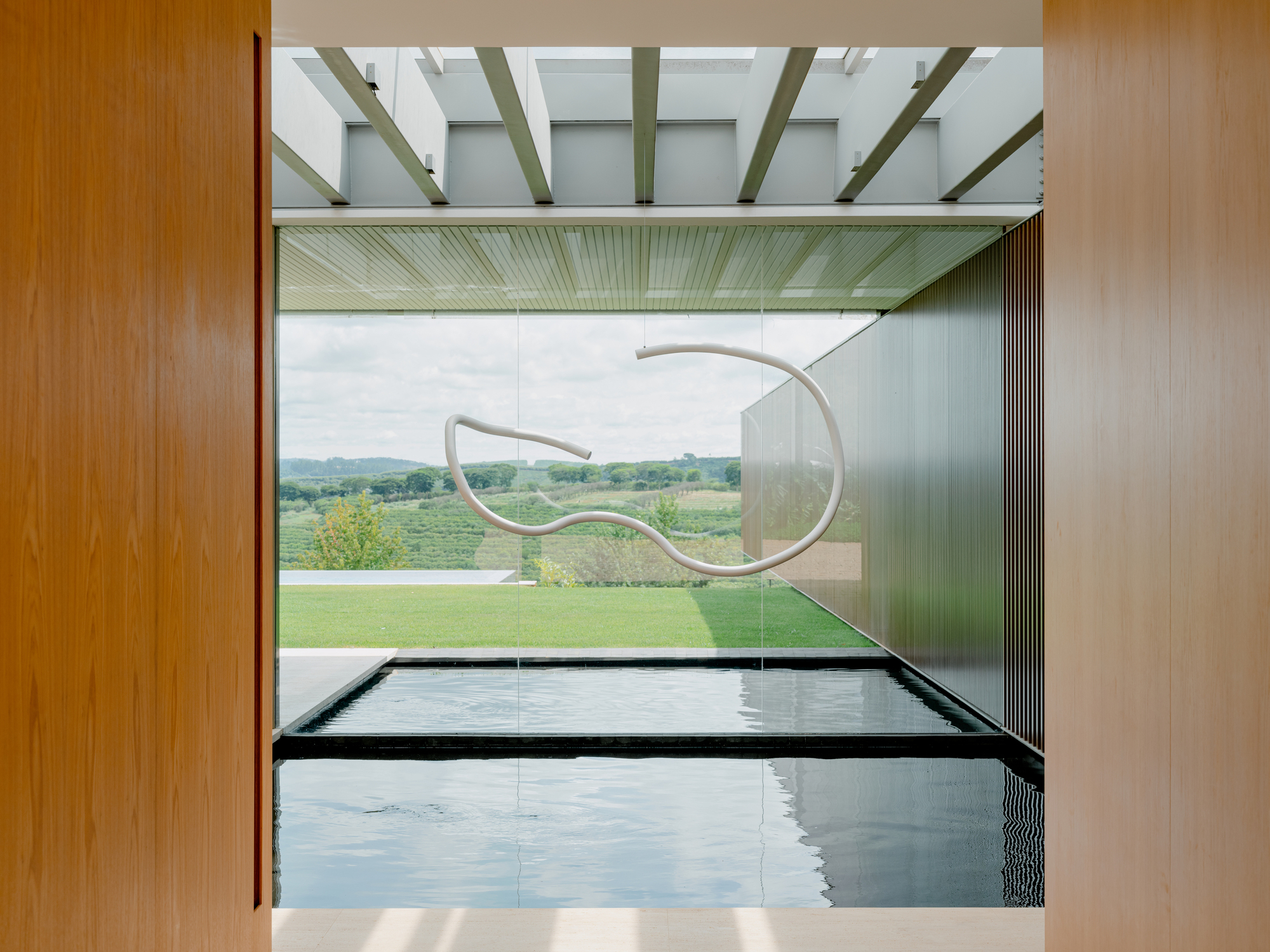 House of Sculpture / Sabella Arquitetura