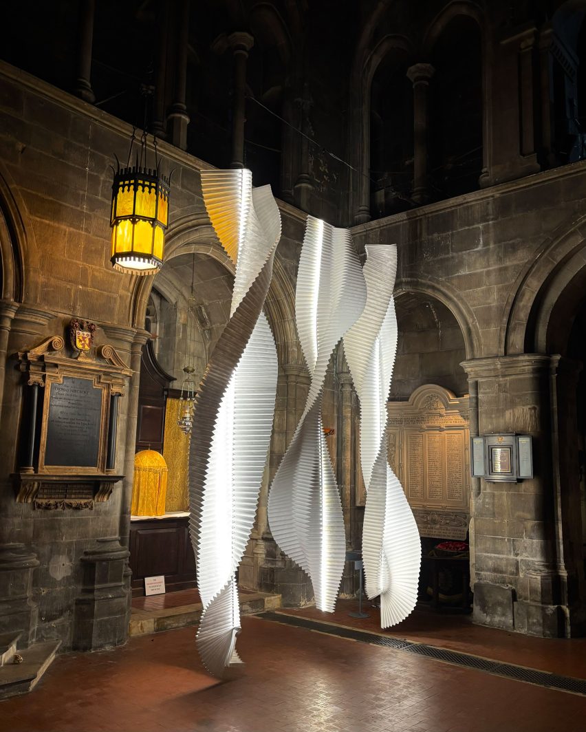 Fung+Bedford создали оригами-светильники из восьмиметрового листа Tyvek для Clerkenwell Design Week