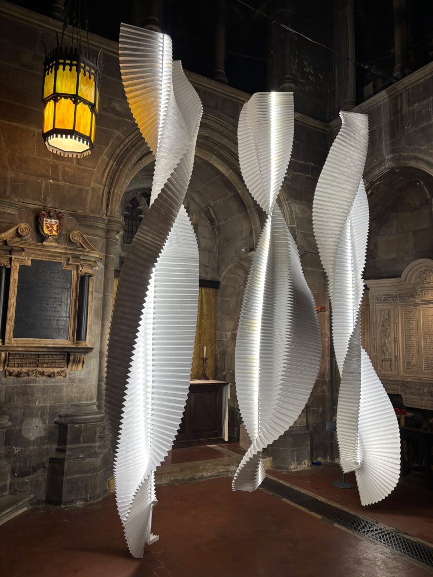 Fung+Bedford создали оригами-светильники из восьмиметрового листа Tyvek для Clerkenwell Design Week