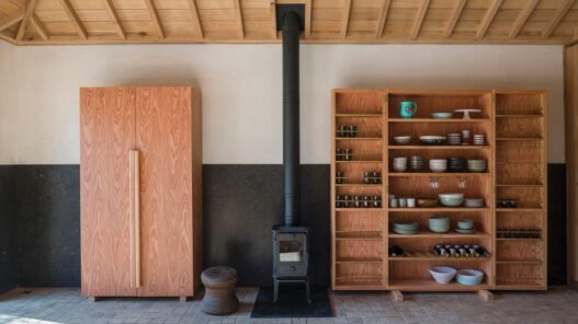 Inglis Hall представила шкаф Larder, замеченный Джейем Осгерби для собственной кухни