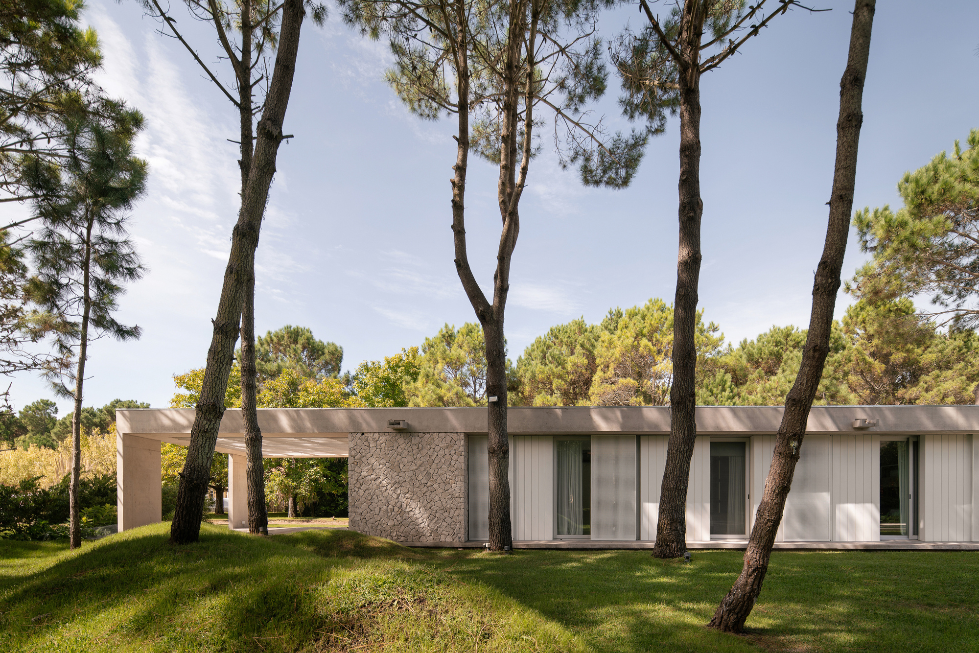 House by the Sea / Jorgelina Tortorici & Asociados