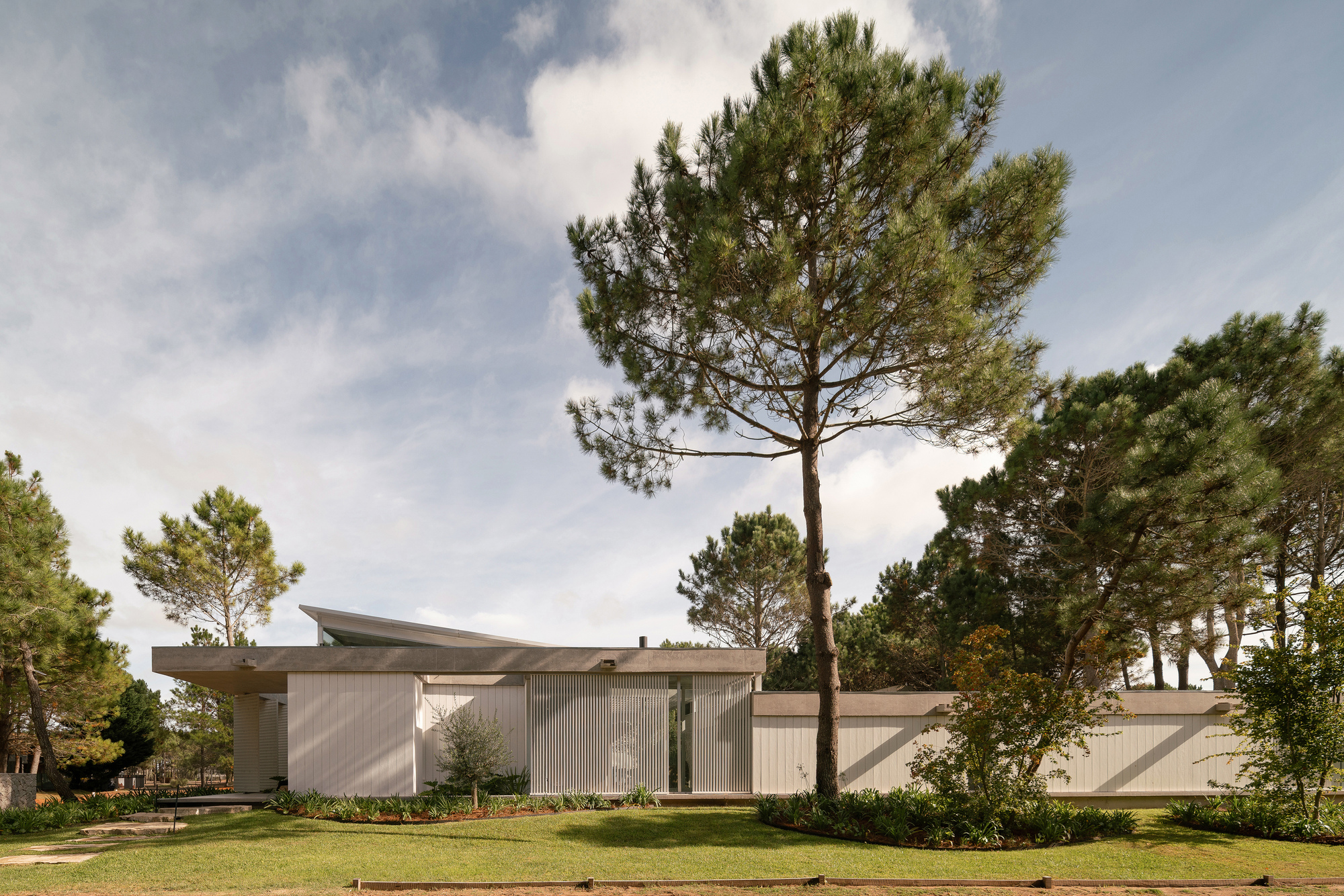 House by the Sea / Jorgelina Tortorici & Asociados