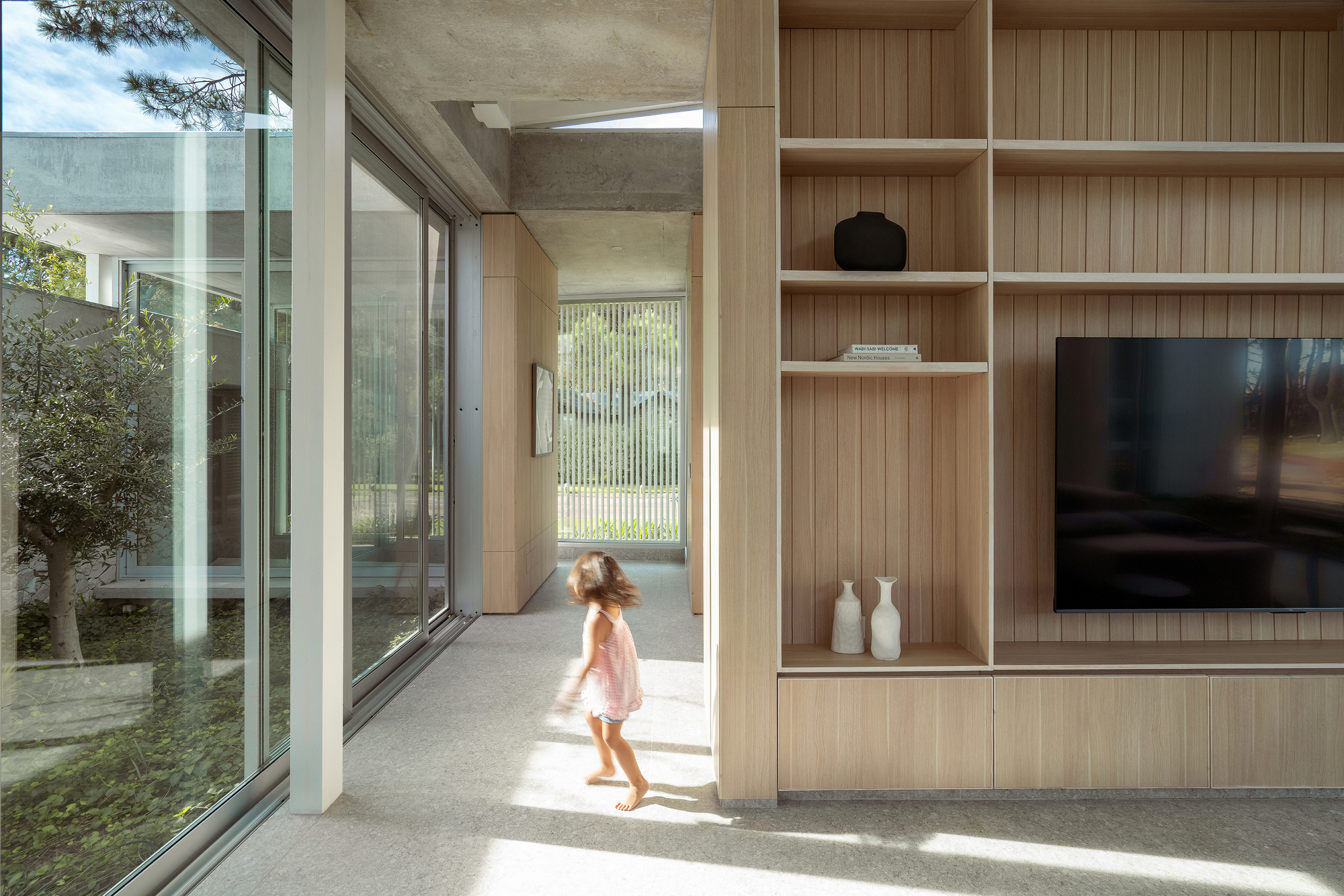 House by the Sea / Jorgelina Tortorici & Asociados