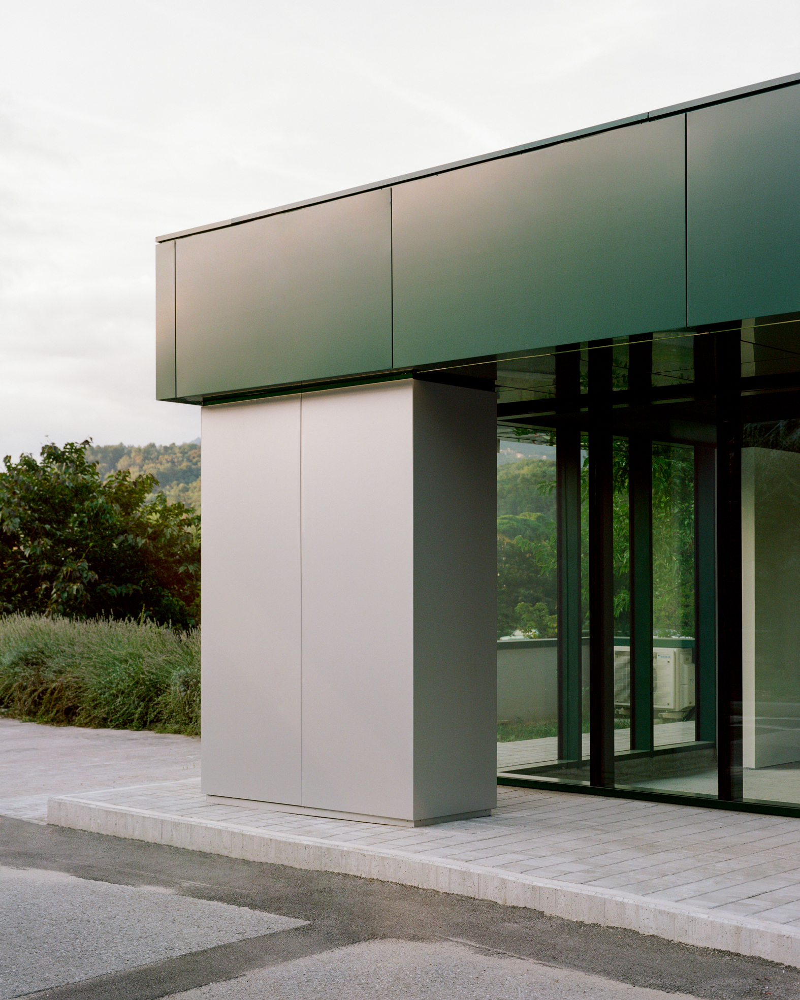 In Limine Gatehouse / Caret Studio