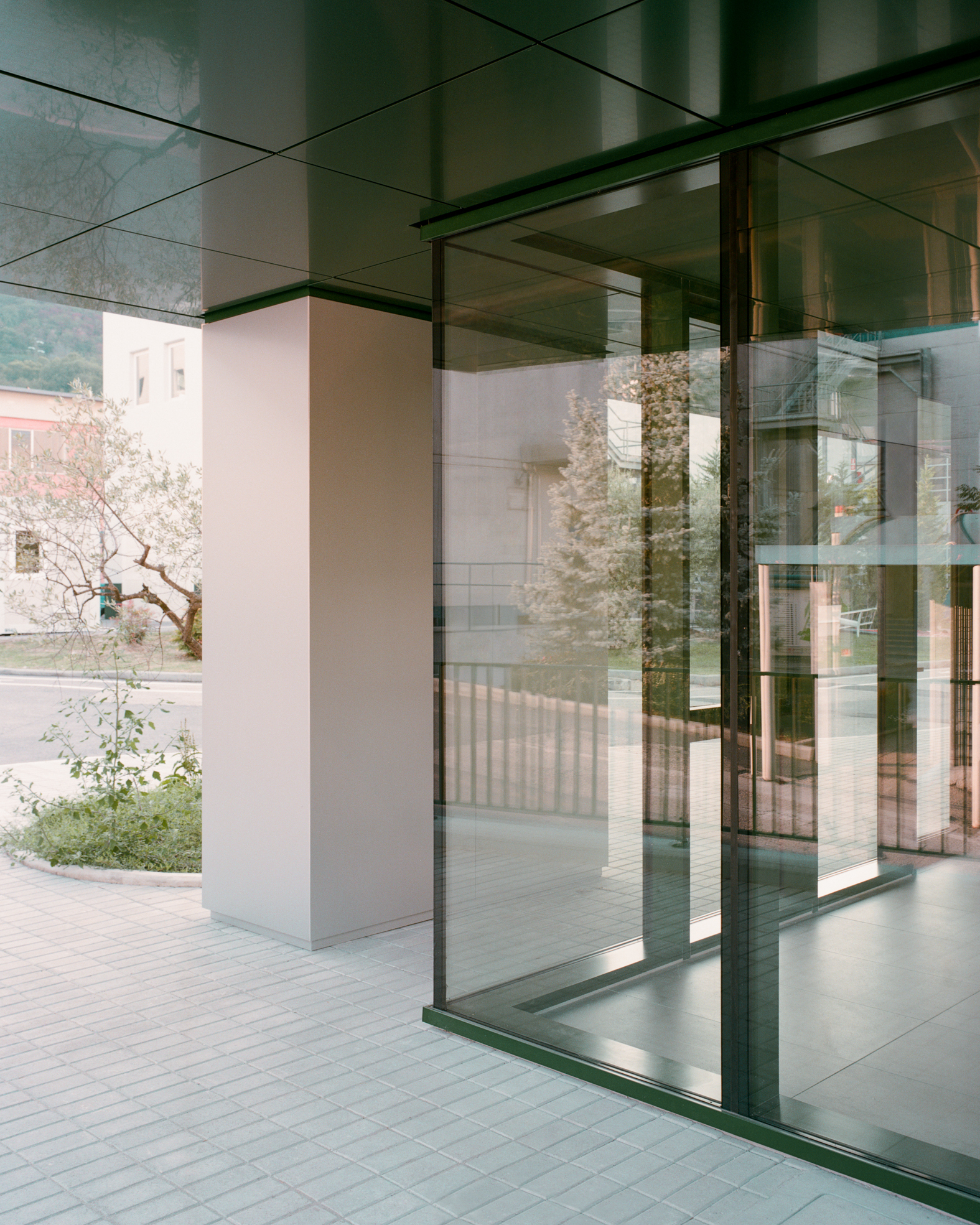 In Limine Gatehouse / Caret Studio