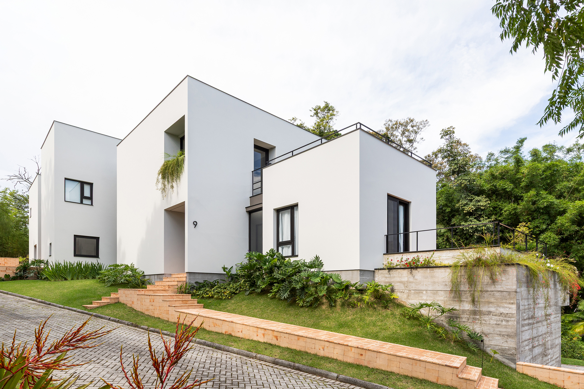 Casa Piná / Nommo Arquitetos: дом, выросший из памяти места