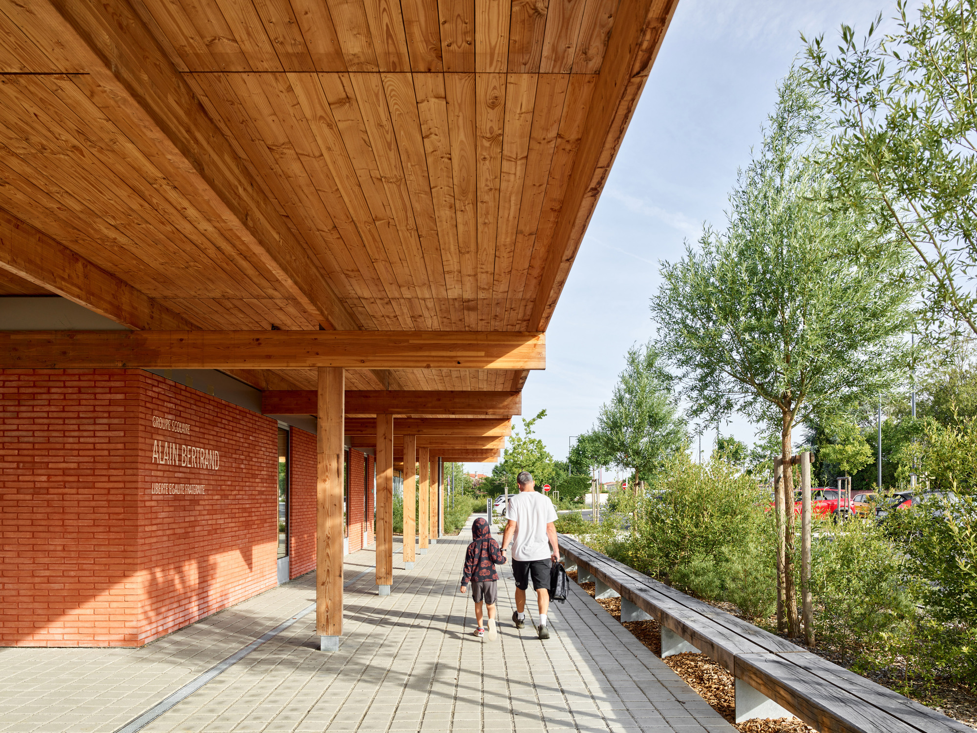 Школьный комплекс Alain Bertrand / GGR architectes