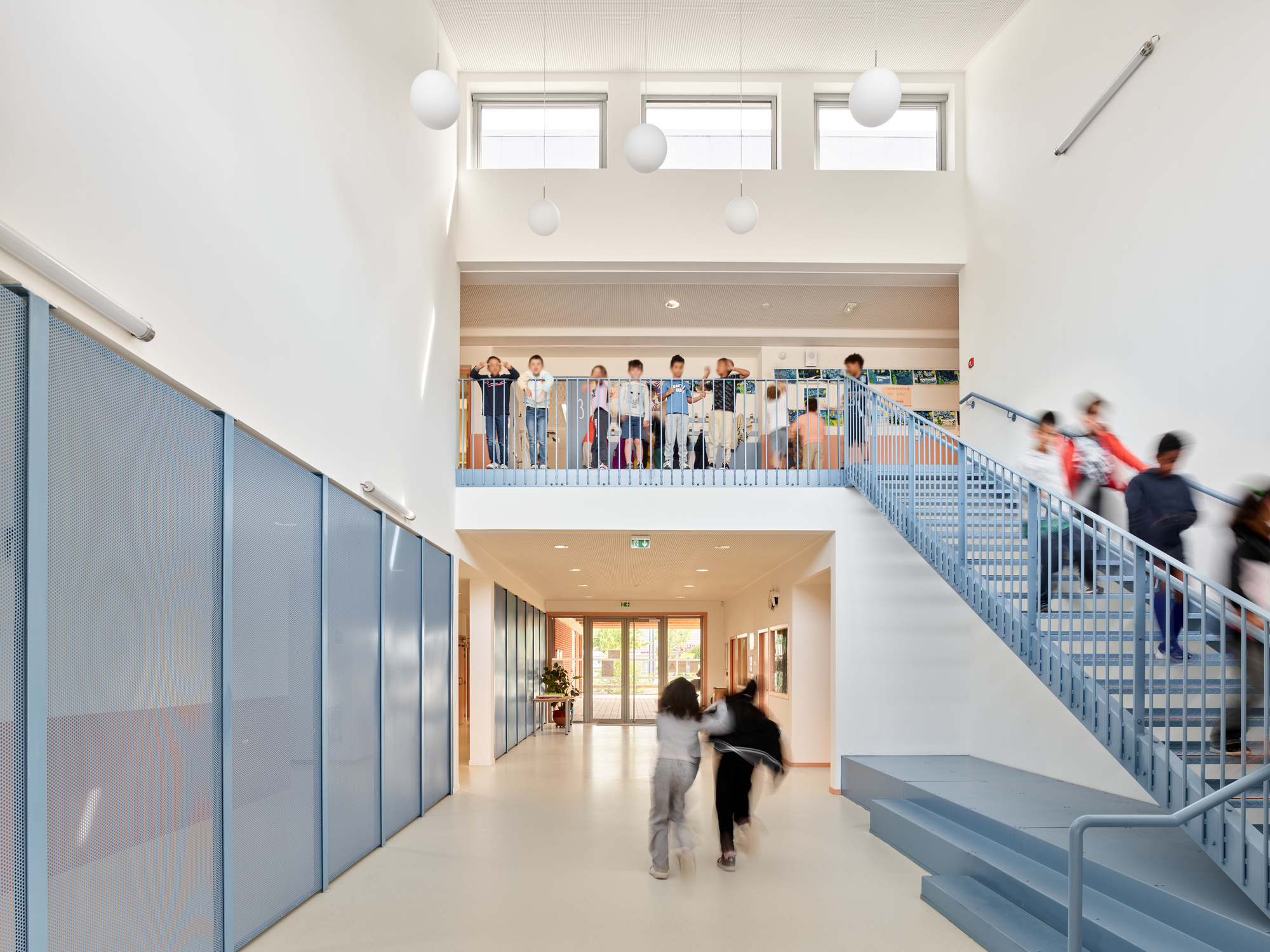 Школьный комплекс Alain Bertrand / GGR architectes