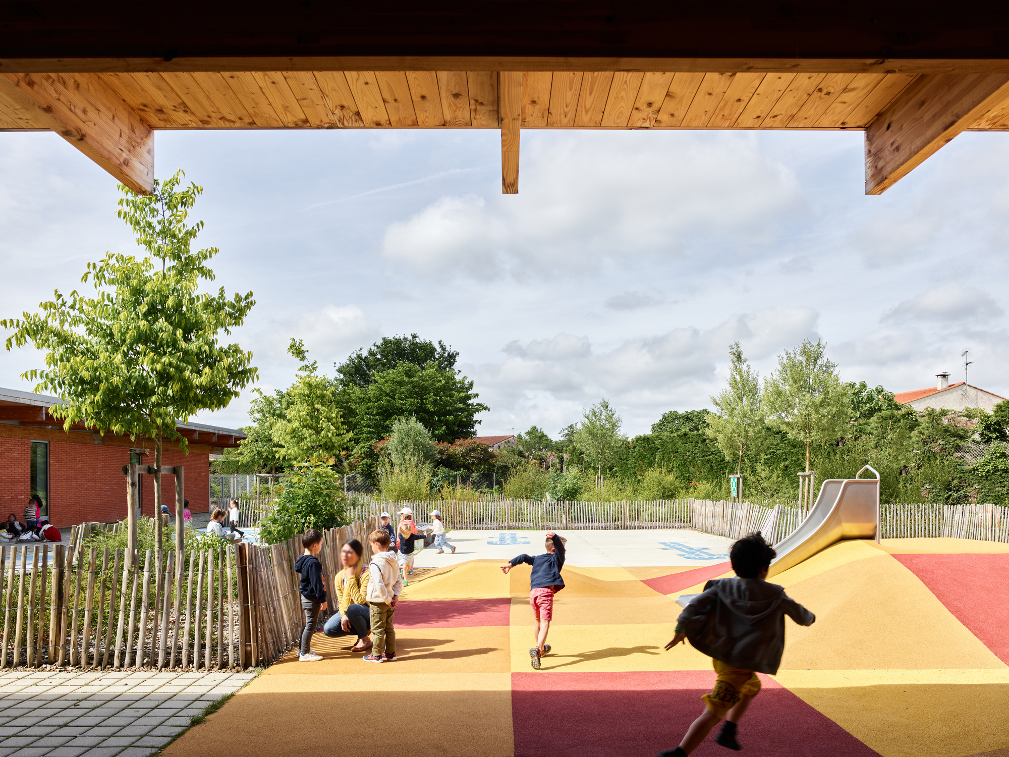 Школьный комплекс Alain Bertrand / GGR architectes