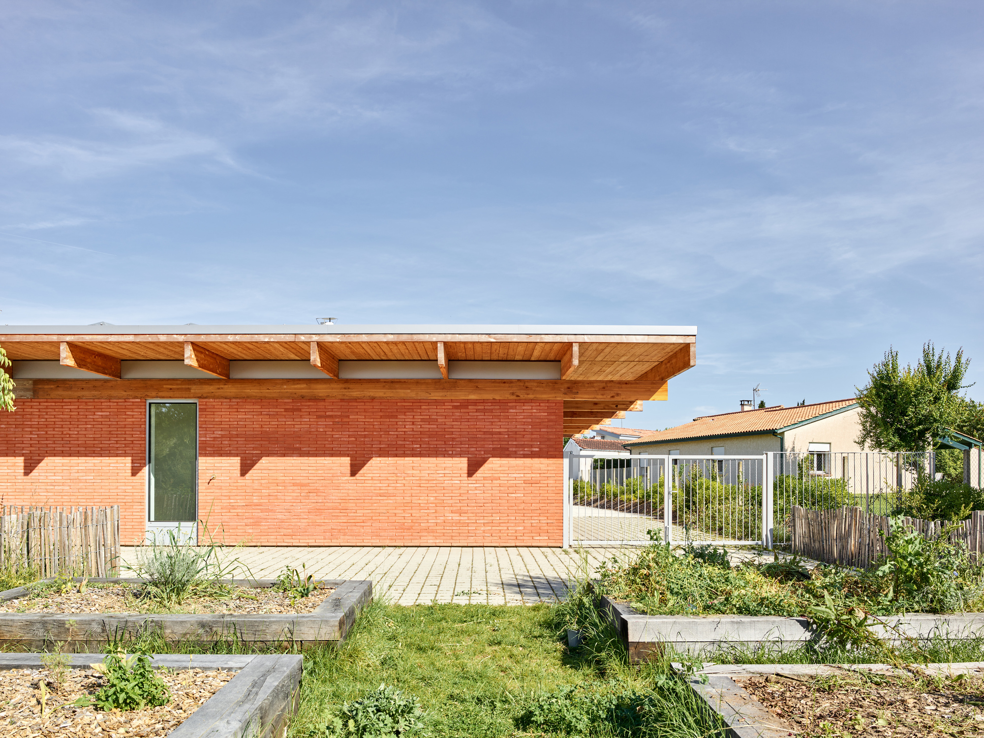 Школьный комплекс Alain Bertrand / GGR architectes