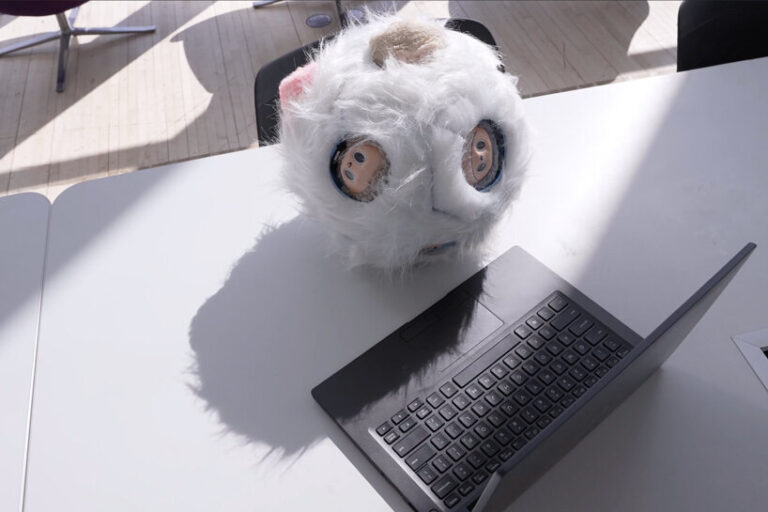 MIT представил Labububot — социального робота из двенадцати голов Labubu