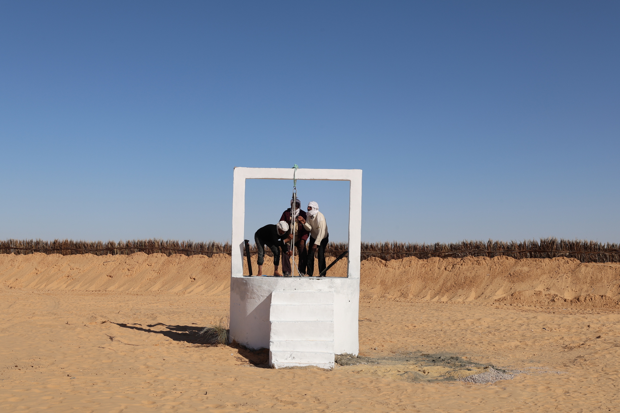 Land Of Wells: восстановление традиционного колодца в дюнах Grand Erg Oriental