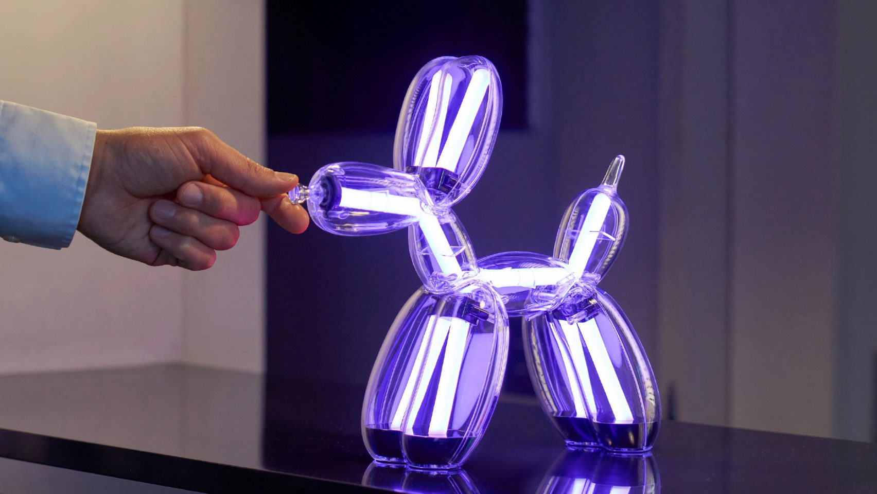 Jeff Koons и Lexon представили цветную версию Balloon Dog в виде лампы и колонки