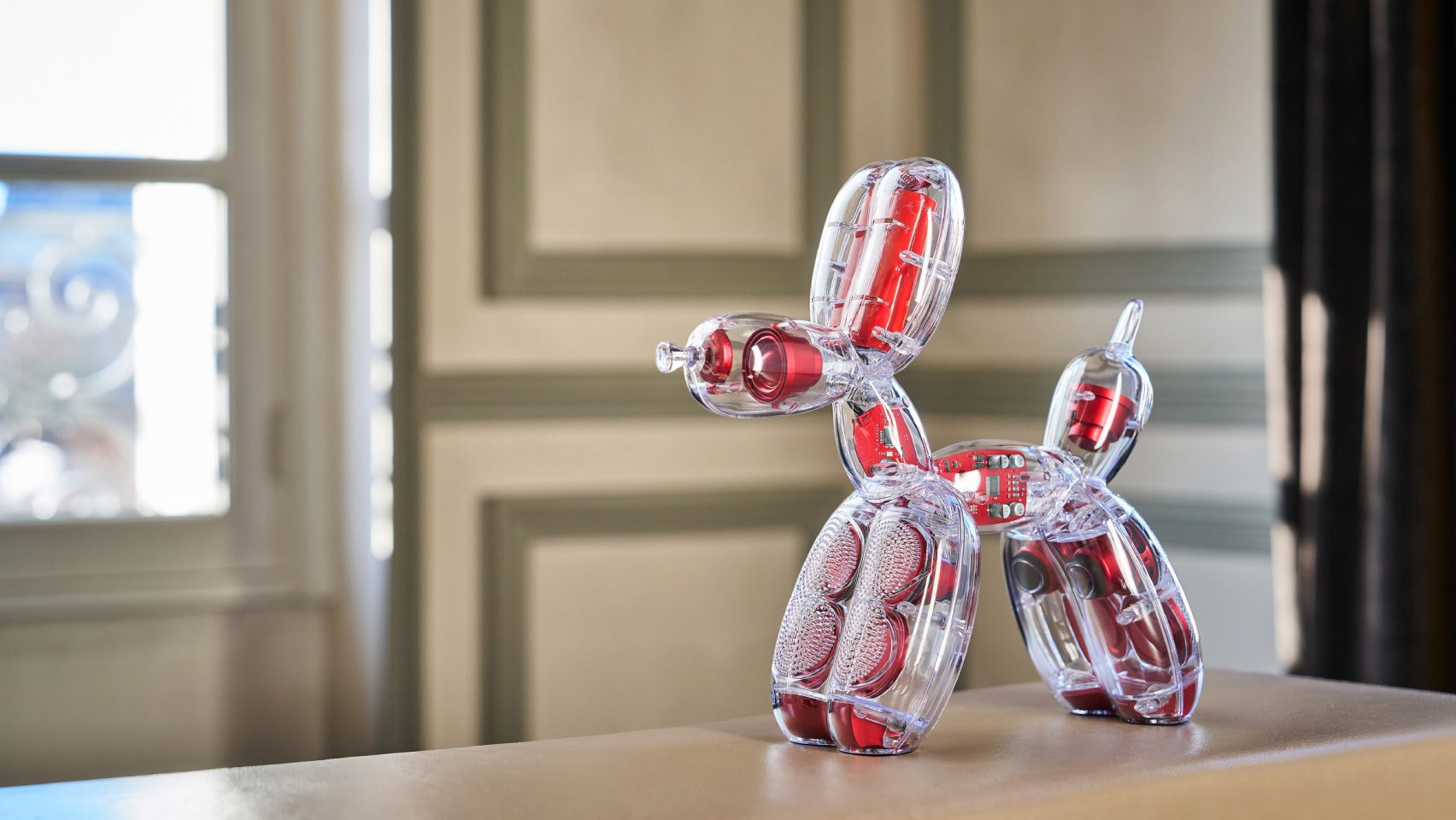 Jeff Koons и Lexon представили цветную версию Balloon Dog в виде лампы и колонки