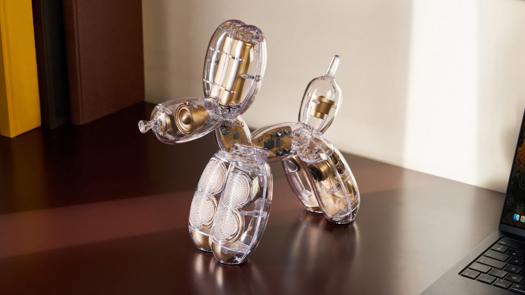 Jeff Koons и Lexon представили цветную версию Balloon Dog в виде лампы и колонки