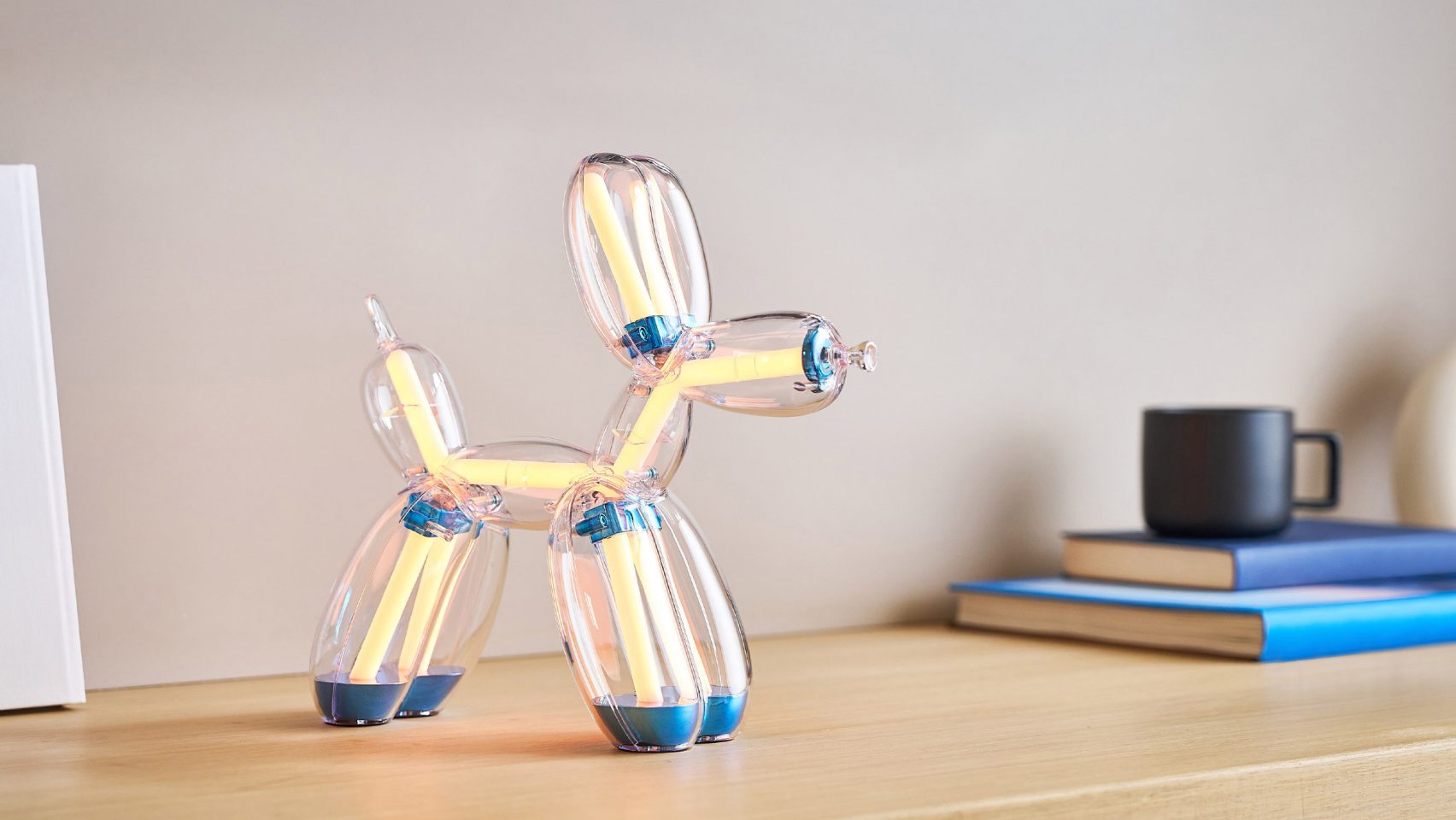Jeff Koons и Lexon представили цветную версию Balloon Dog в виде лампы и колонки
