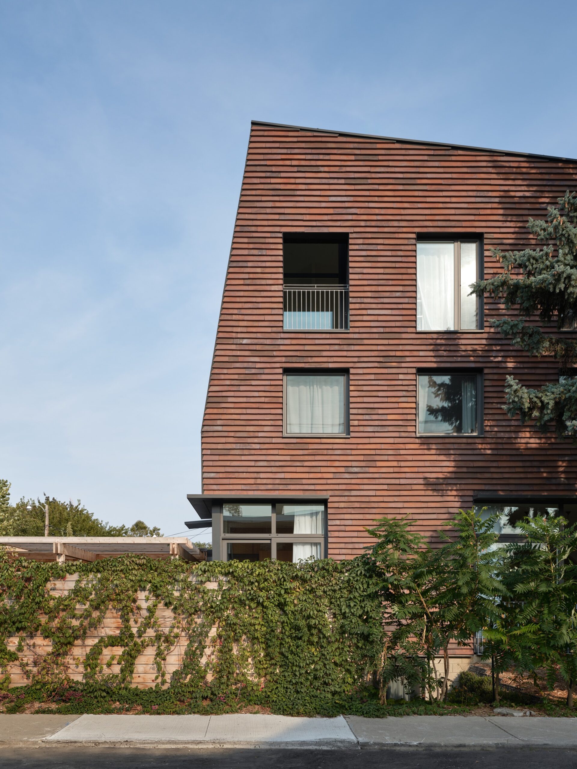 Ulster House — первая multiplex condominium в Торонто от LGA Architectural Partners