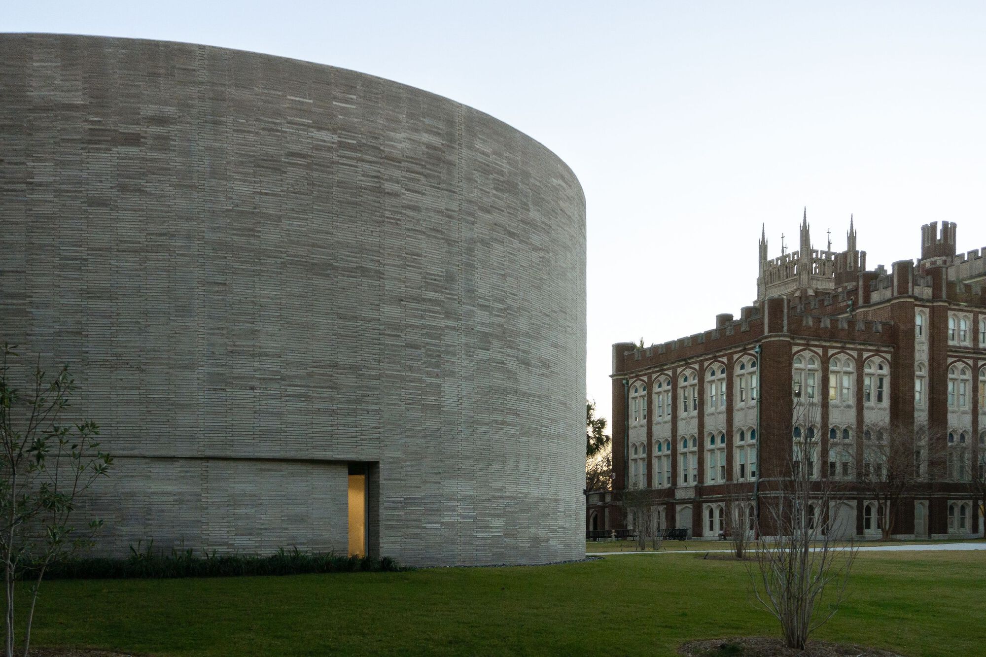 Часовня Loyola University Chapel / Trahan Architects