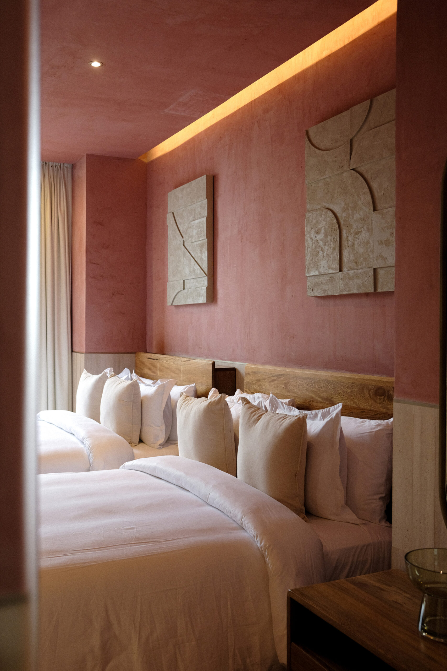 Laiva Plaza Hotel / RA!