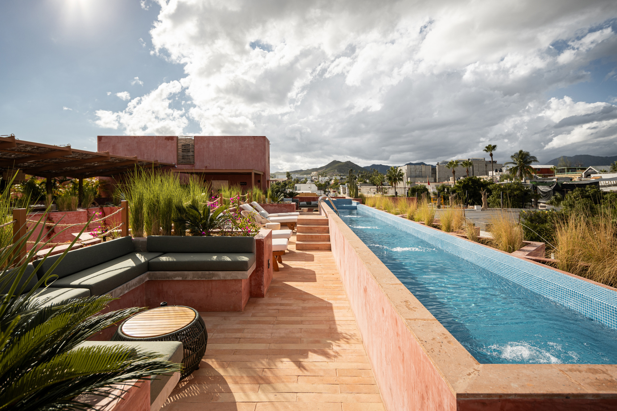 Laiva Plaza Hotel / RA!