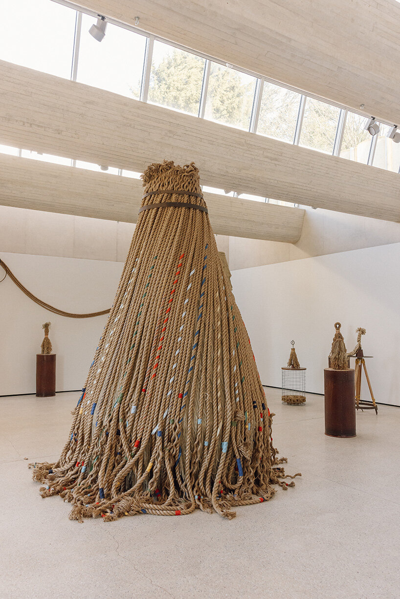 LR Vandy представляет в Yorkshire Sculpture Park rope-скульптуры о труде, движении и коллективном сопротивлении