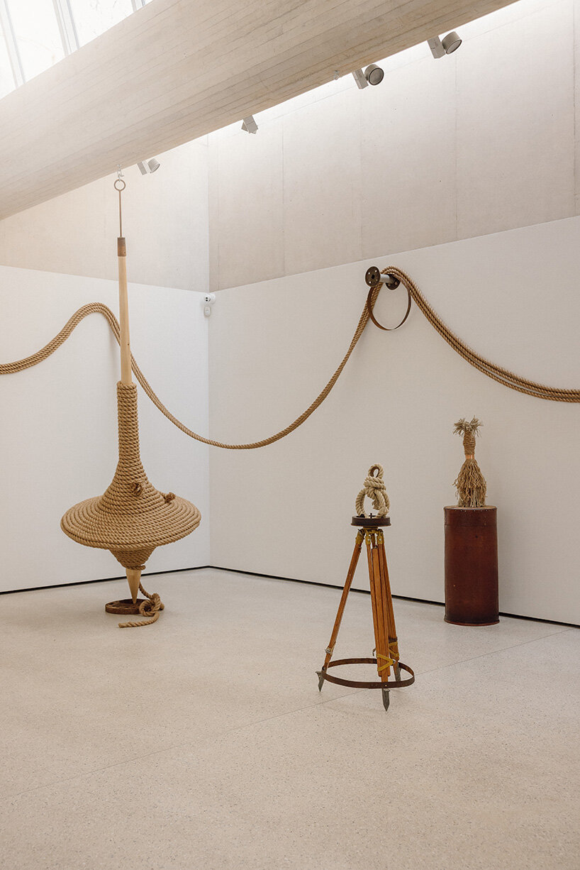 LR Vandy представляет в Yorkshire Sculpture Park rope-скульптуры о труде, движении и коллективном сопротивлении