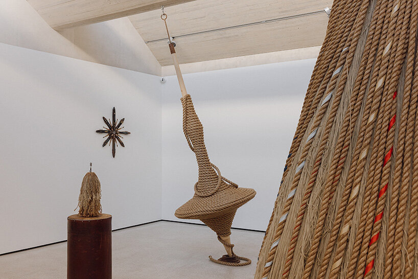 LR Vandy представляет в Yorkshire Sculpture Park rope-скульптуры о труде, движении и коллективном сопротивлении