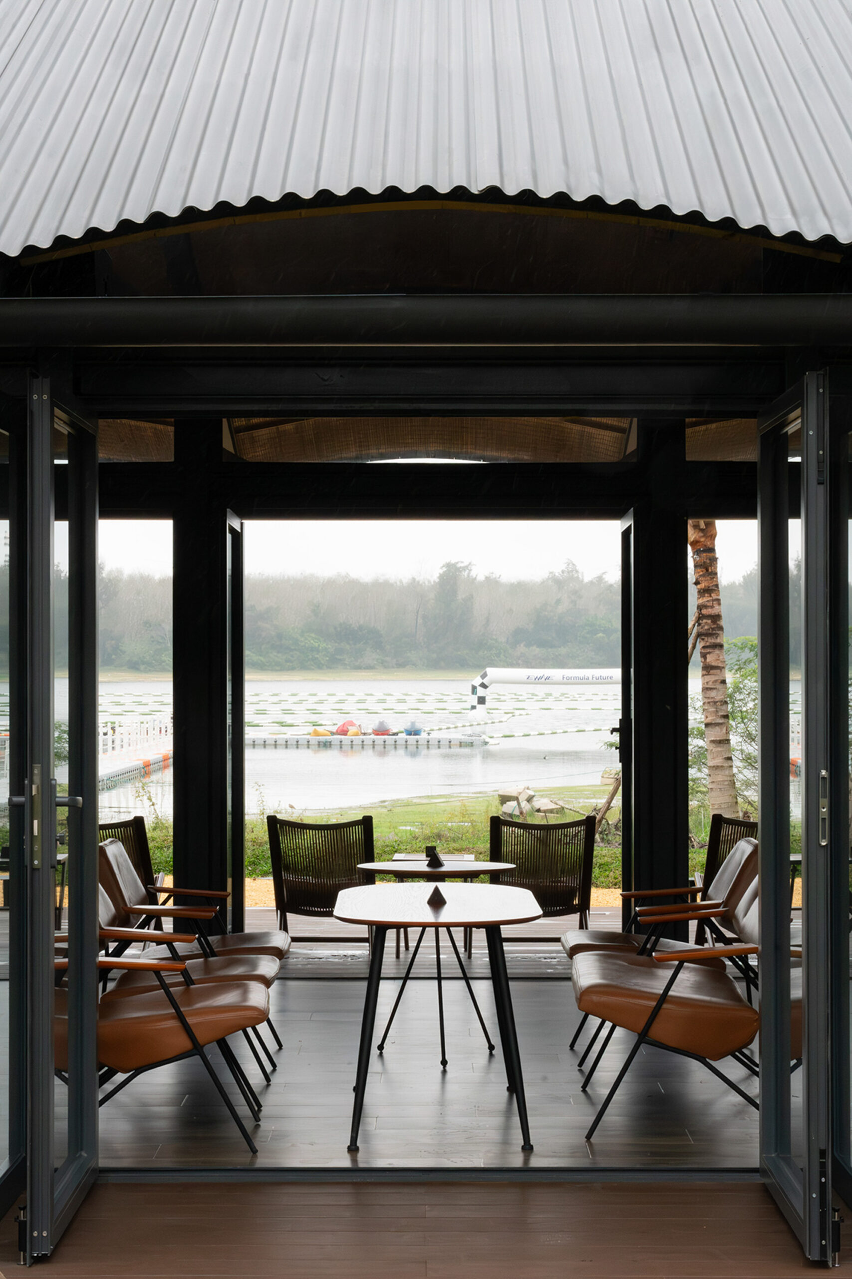 LUXEFARM Waterbird Park Pavilion / Atelier OO