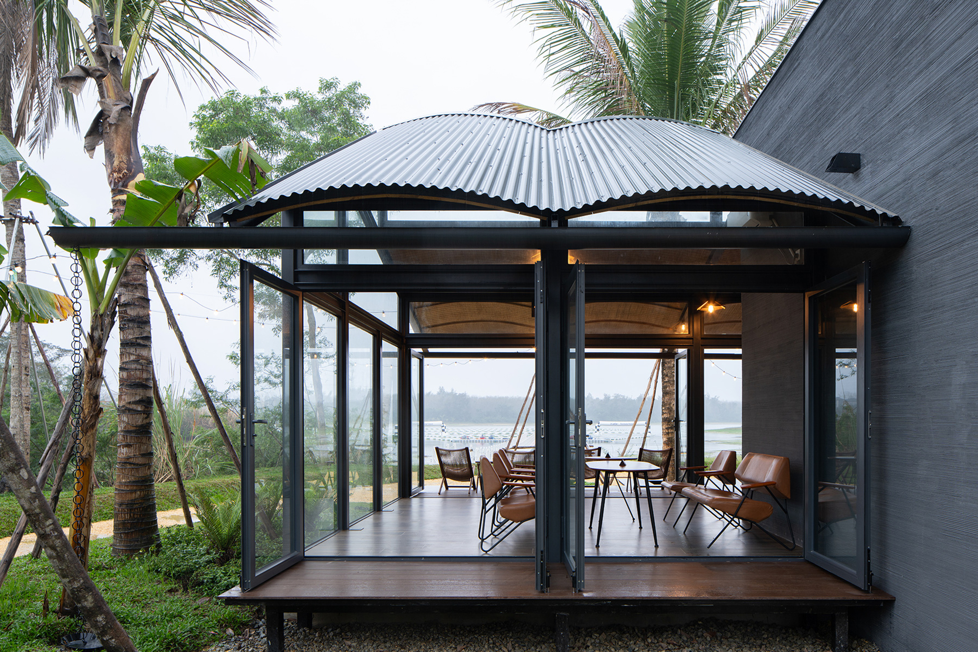 LUXEFARM Waterbird Park Pavilion / Atelier OO