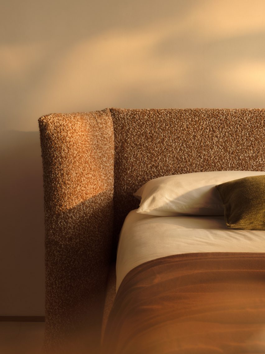 Bolzan представила пять моделей кроватей и изголовий на Dezeen Showroom