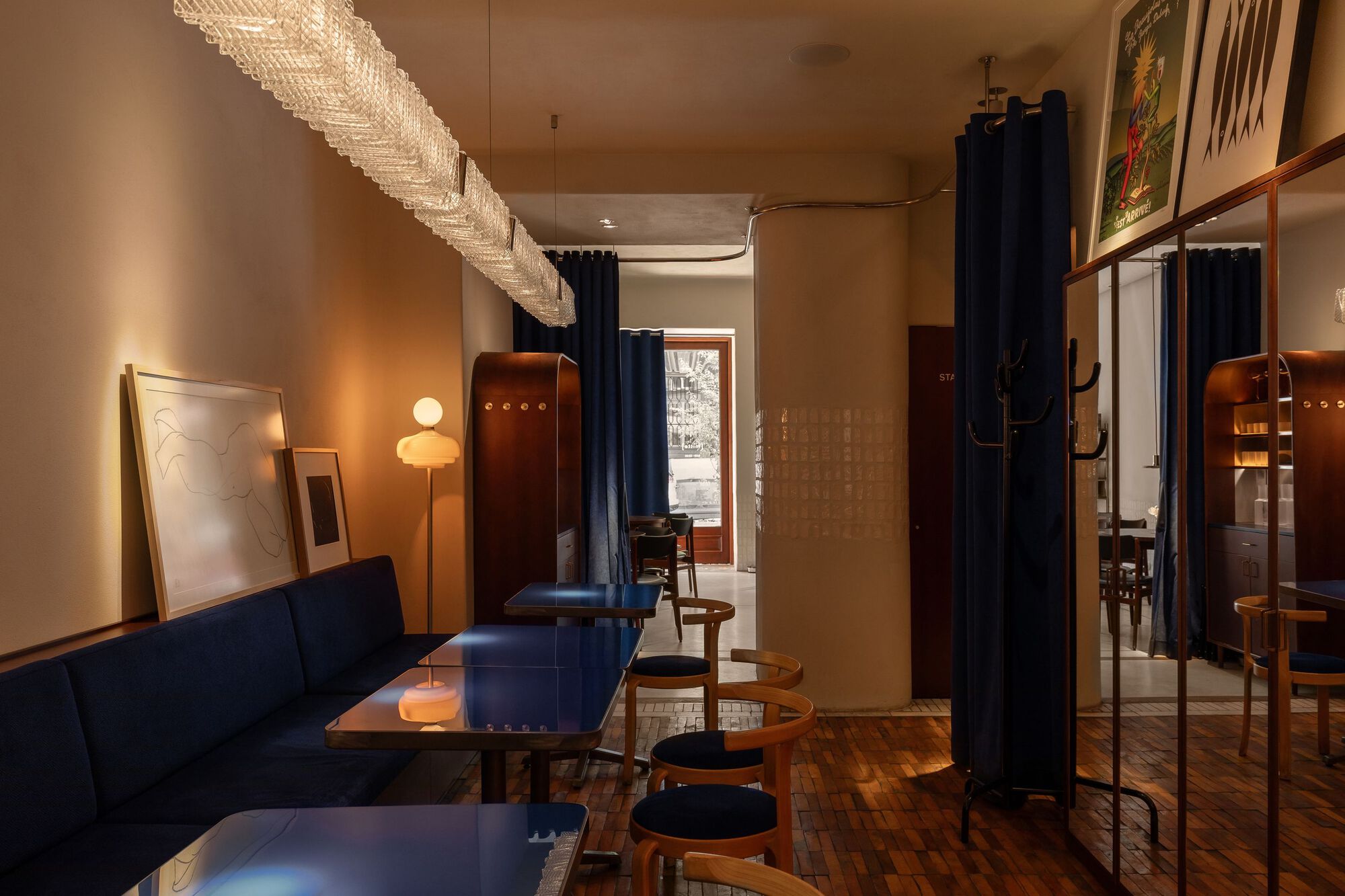 Mitte Café 2.0 / LIS design studio — интерьер кофейни во Львове