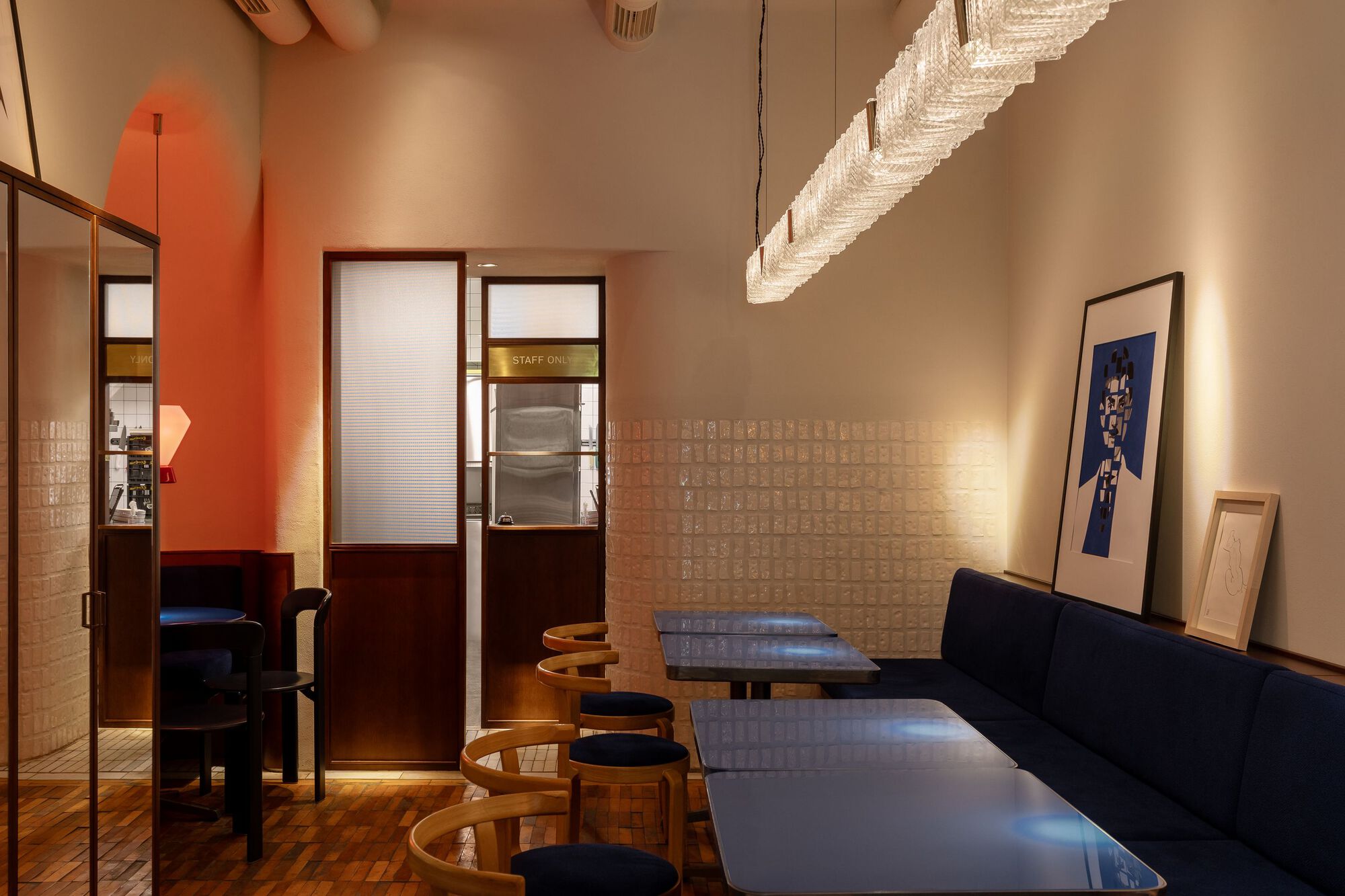 Mitte Café 2.0 / LIS design studio — интерьер кофейни во Львове