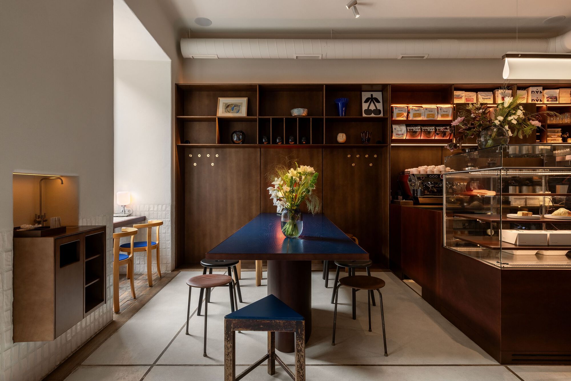 Mitte Café 2.0 / LIS design studio — интерьер кофейни во Львове