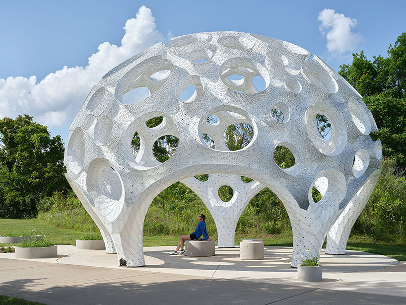 Moonrise: перфорированный алюминиевый павильон THEVERYMANY для тропы в Чаттануге