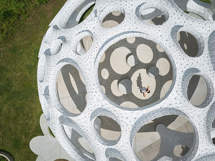 Moonrise: перфорированный алюминиевый павильон THEVERYMANY для тропы в Чаттануге
