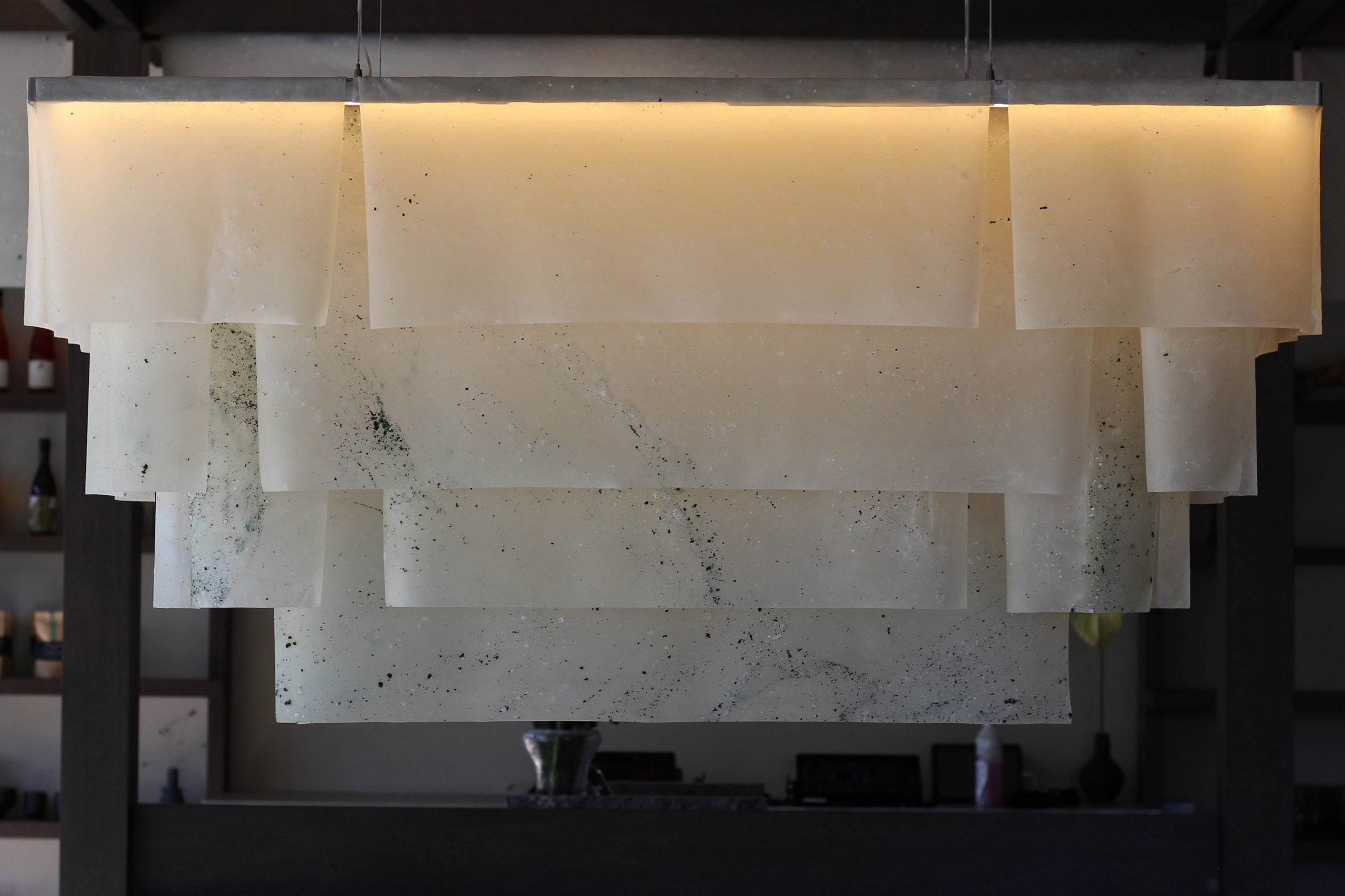 Natural Material Studio создала освещение из отходов водорослей для ресторана Sticks n Sushi в Дании