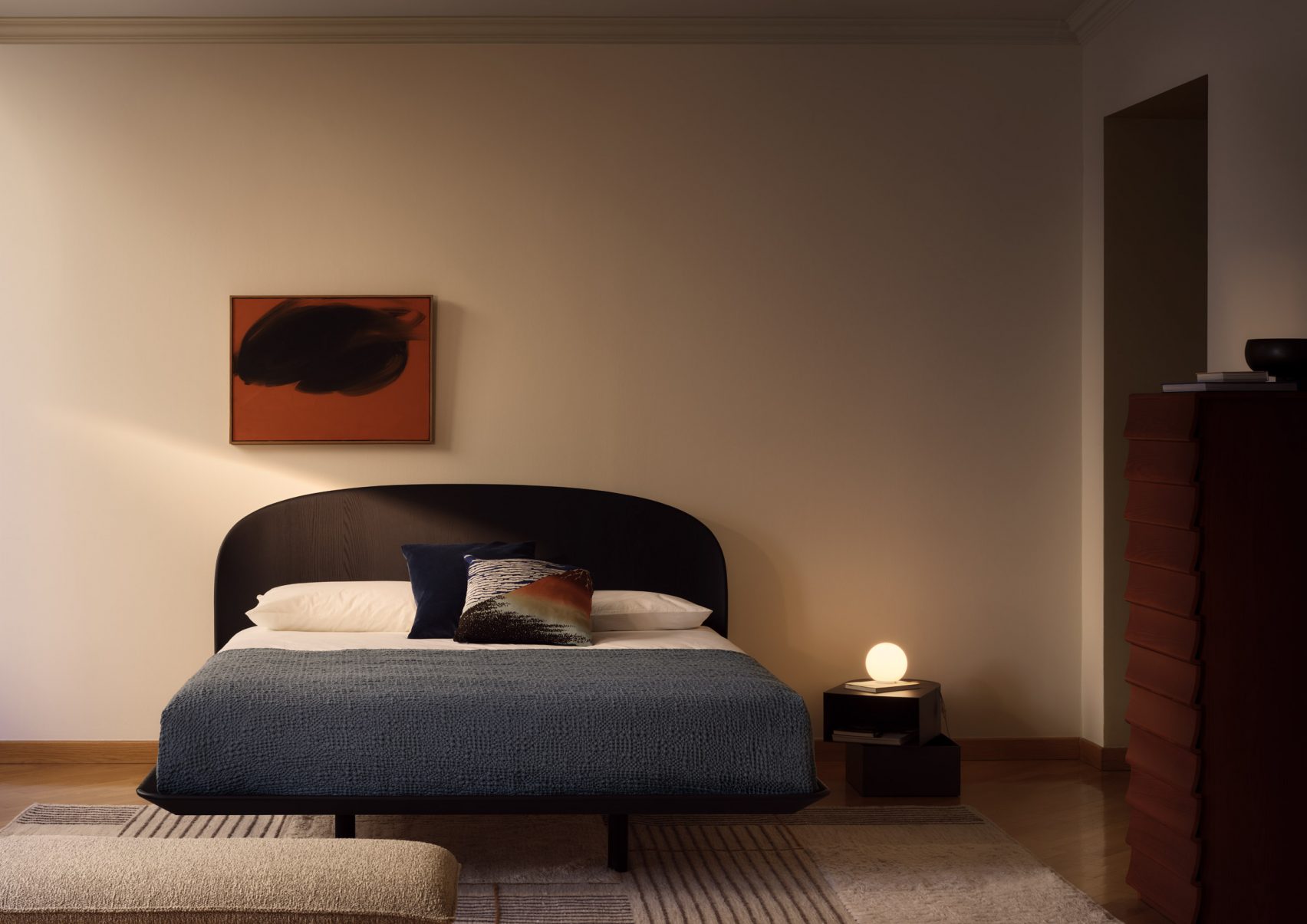 Bolzan представила пять моделей кроватей и изголовий на Dezeen Showroom