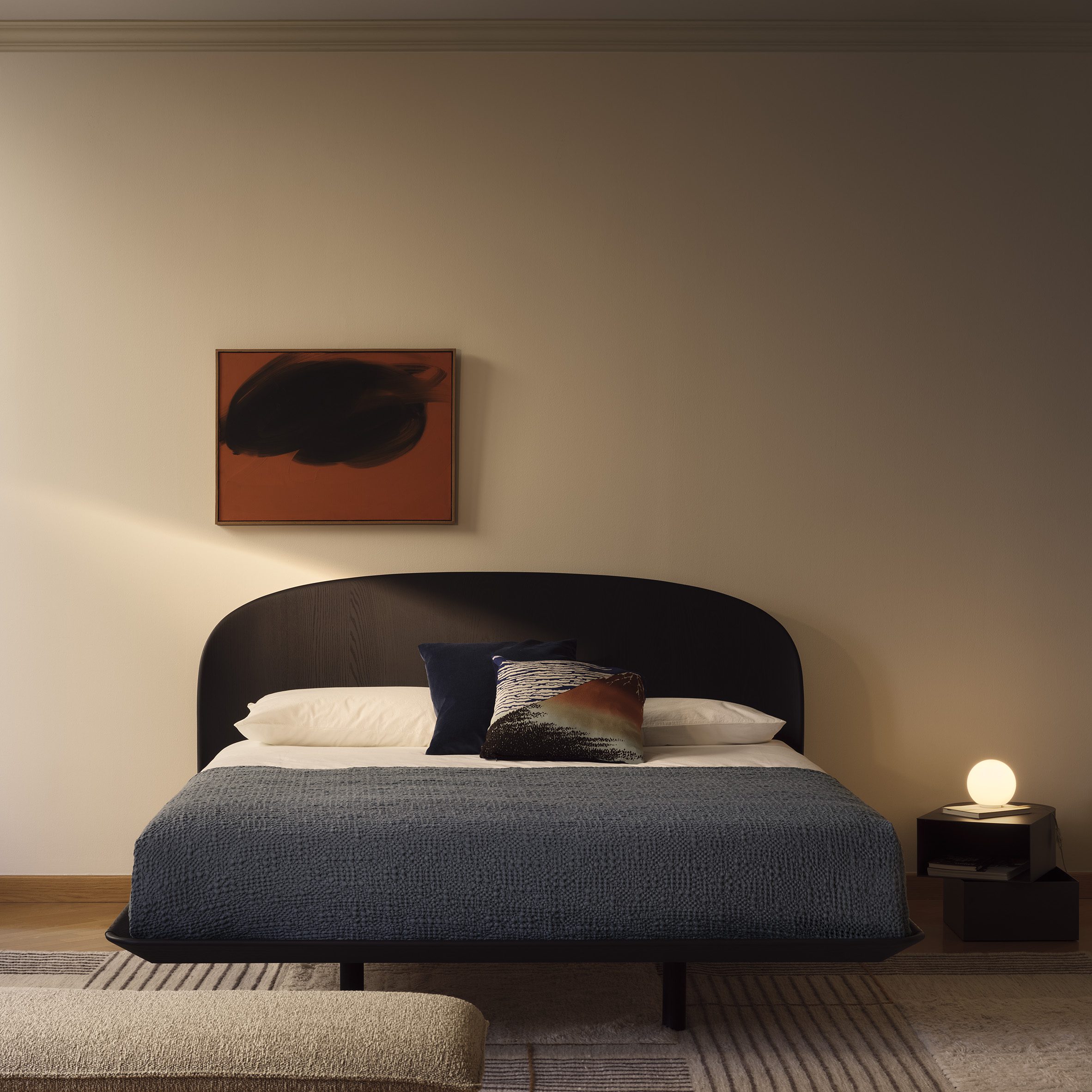 Bolzan представила пять моделей кроватей и изголовий на Dezeen Showroom
